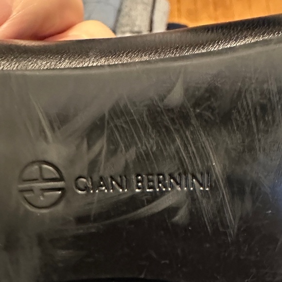 Giani Bernini women’s 9.5 Shiny Black T-Strap Heels - Picture 9 of 9